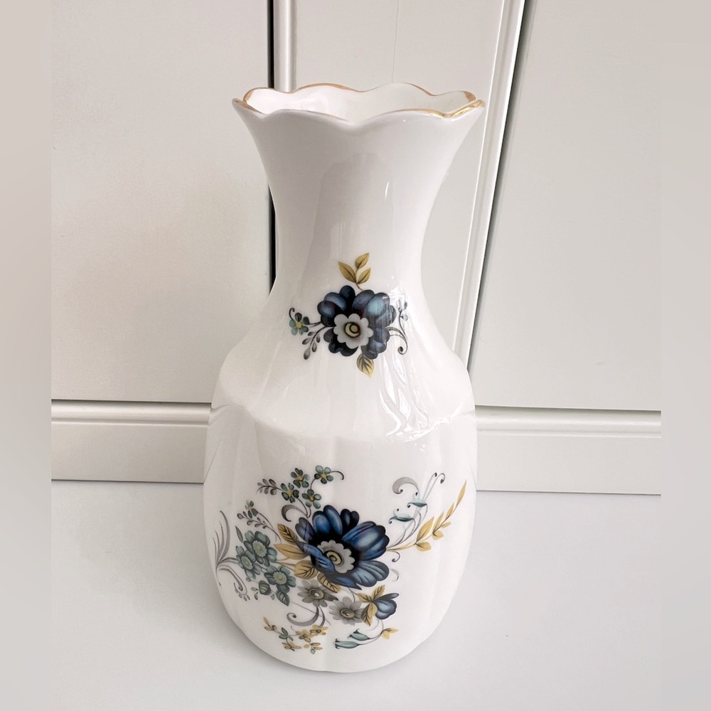 Vintage Royal Tara Small Vase Fine Bone China blue floral pattern handmade